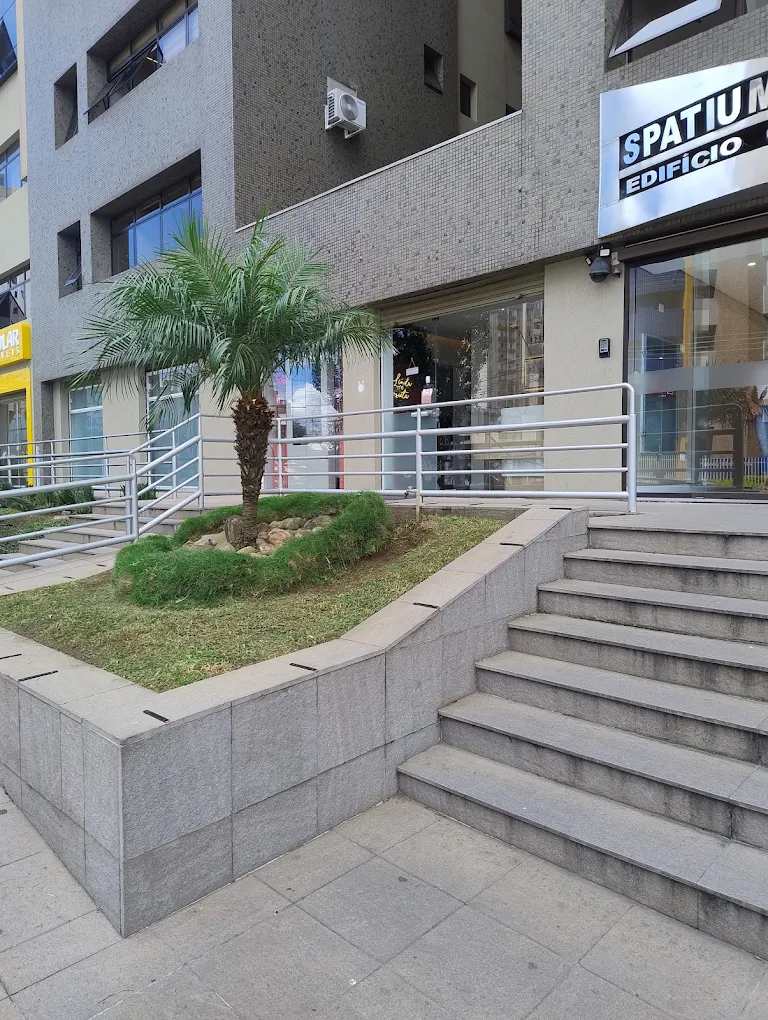 Entrada do Edifício Spatium, sede da AVS Consulting em Curitiba